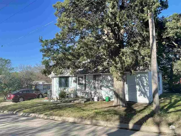 Clay Center, KS 67432,1039 10th ST