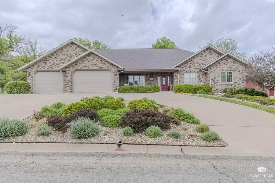 211 Webster, Clay Center, KS 67432