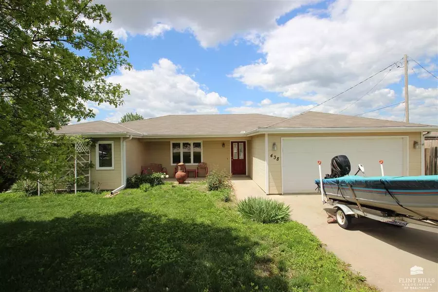 438 Clydesdale DR, Ogden, KS 66517