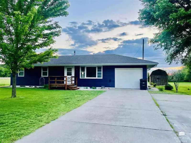 521 A ST, Clay Center, KS 67432