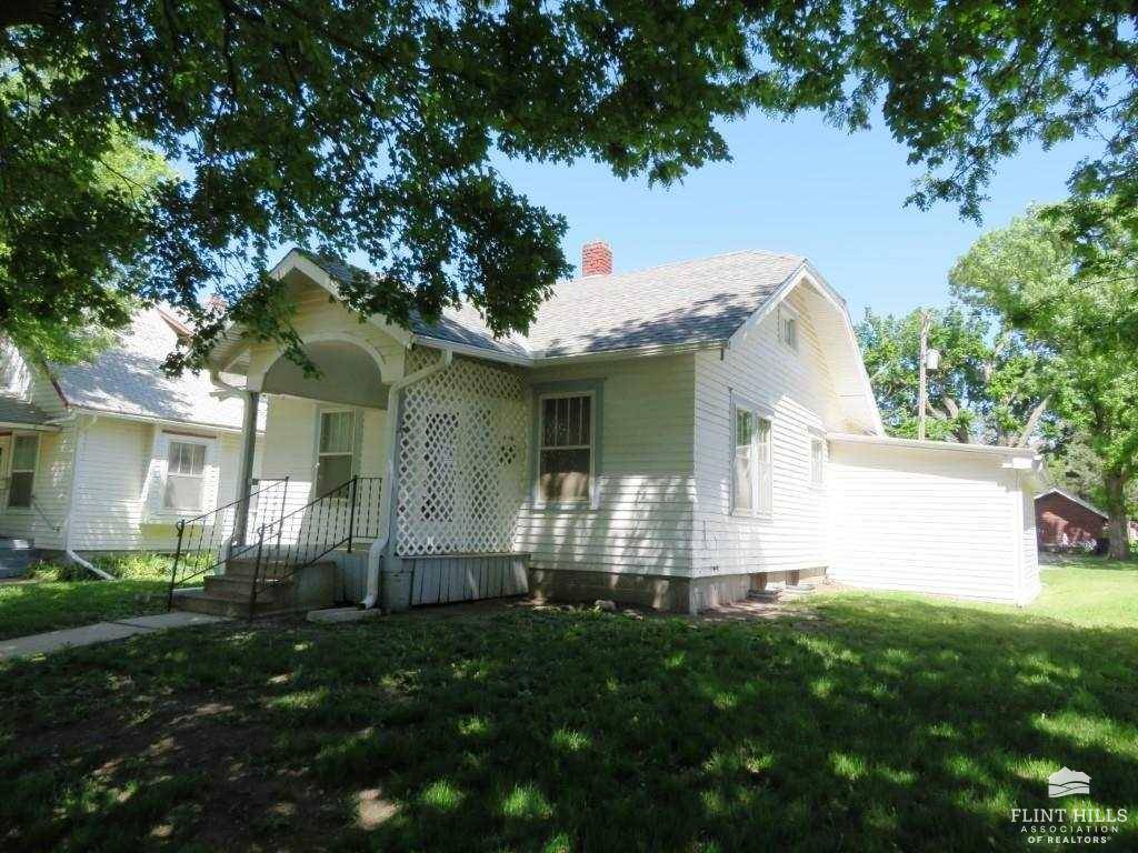 Herington, KS 67449,708 N C ST