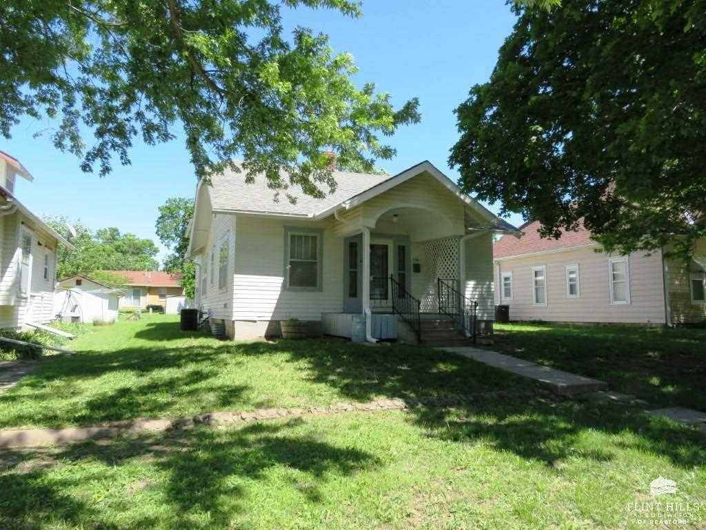 Herington, KS 67449,708 N C ST