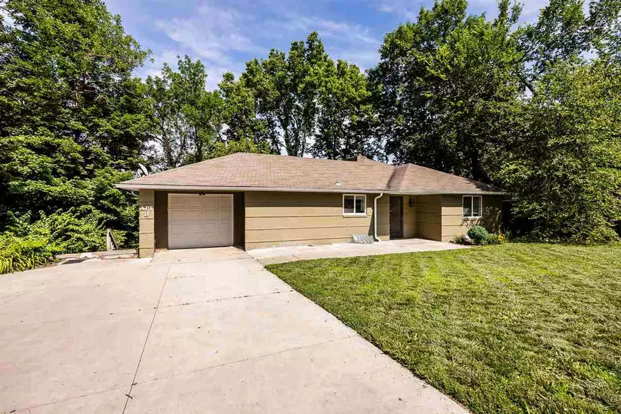237 Ridge DR, Manhattan, KS 66502
