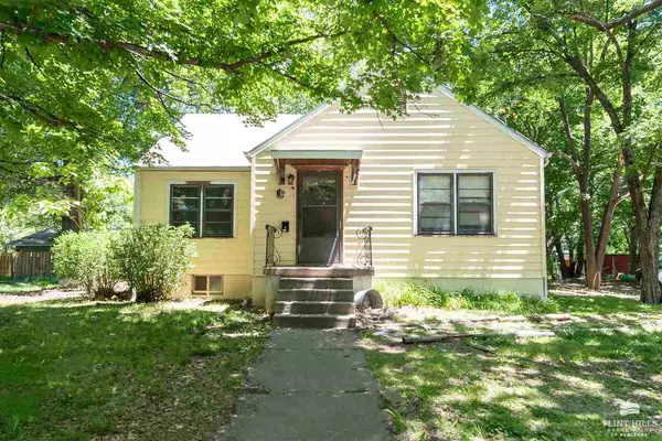 812 Ash ST, Wamego, KS 66547