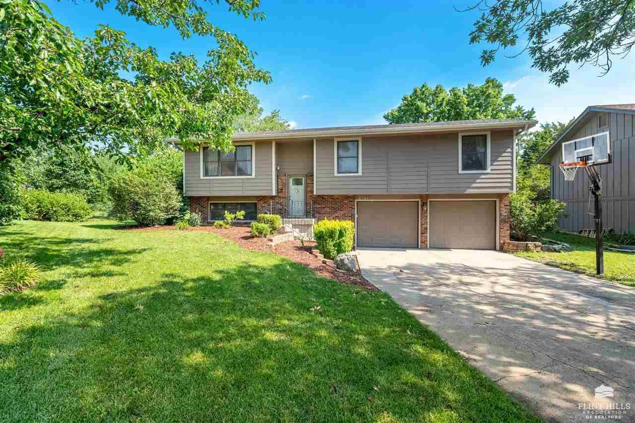 2109 Essex SQ, Manhattan, KS 66503