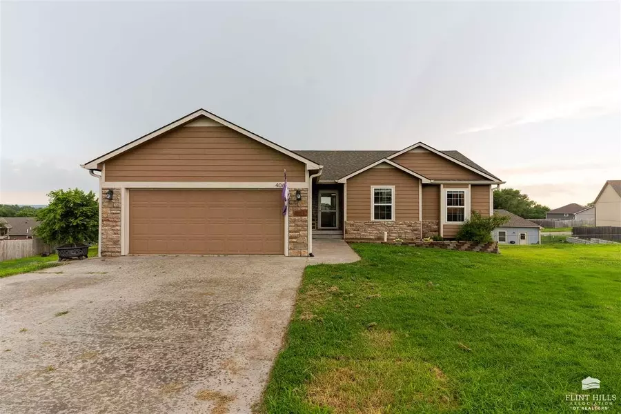 406 Allen LN, St. George, KS 66535