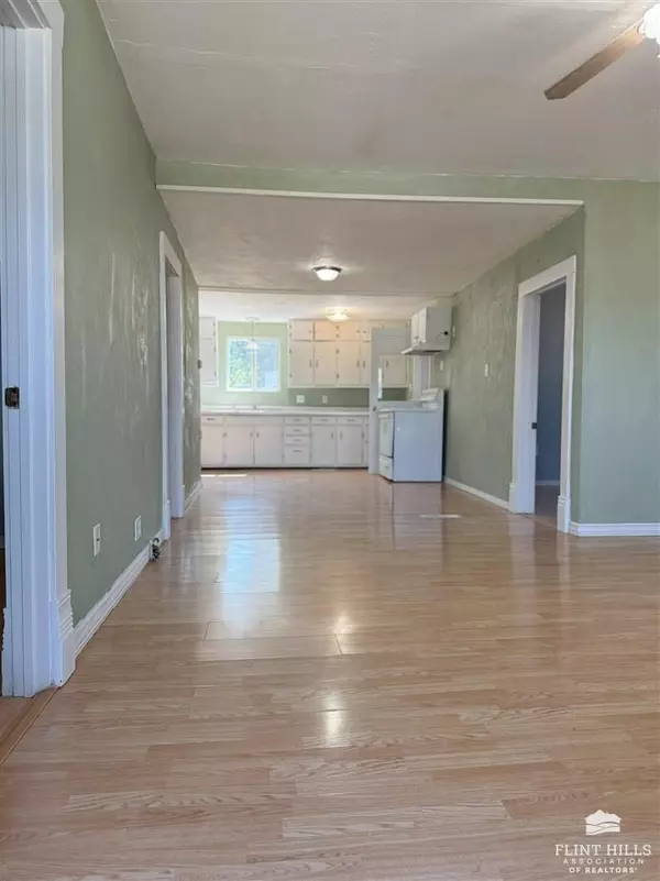 Jamestown, KS 66948,411 Chestnut