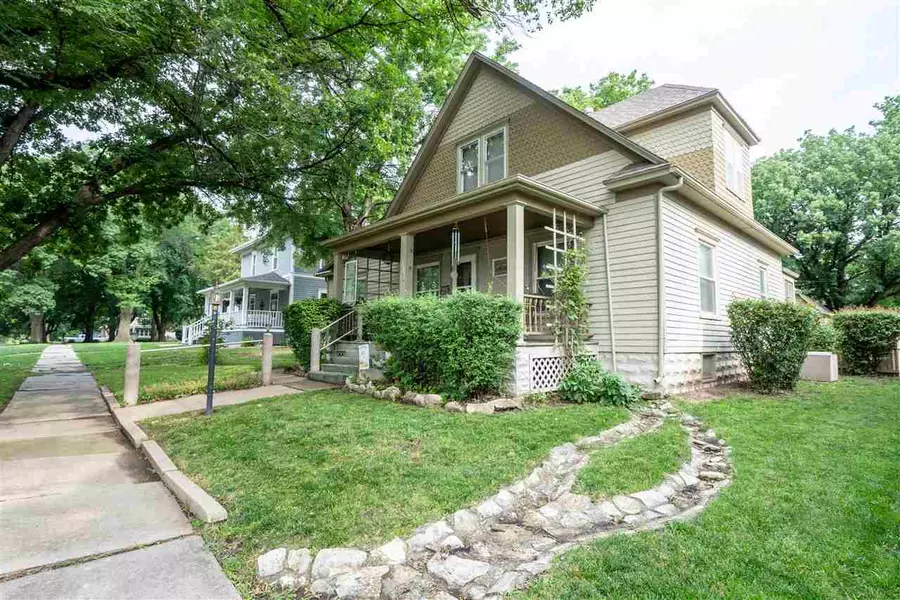 525 Frederick ST, Clay Center, KS 67432