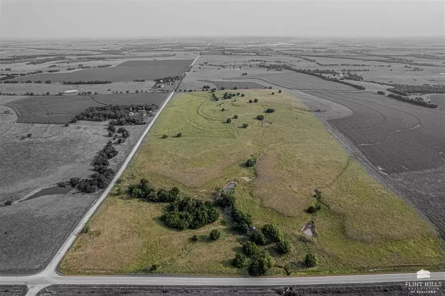 Trail Rd/1400 AVE, Hope, KS 67451