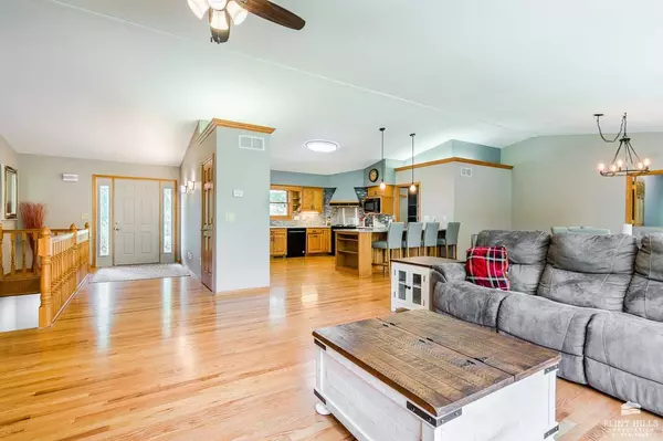 Manhattan, KS 66502,2004 Rockhill CIR