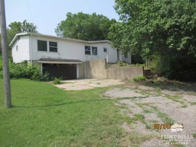 1107 W Main ST, Herington, KS 67449