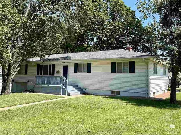 Wamego, KS 66547,900 Lilac LN