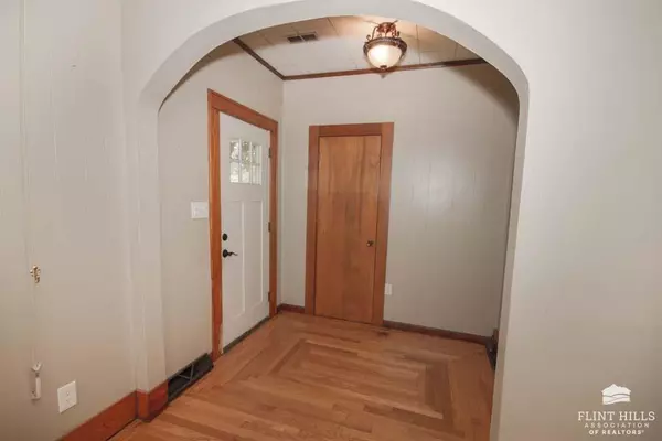 Wakefield, KS 67487,602 Grove ST
