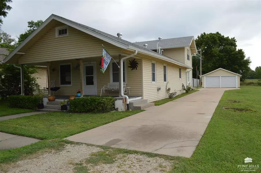 312 N F ST, Herington, KS 67449