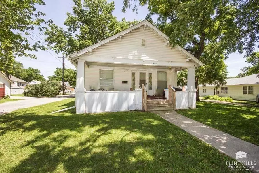 1312 6th ST, Clay Center, KS 67432