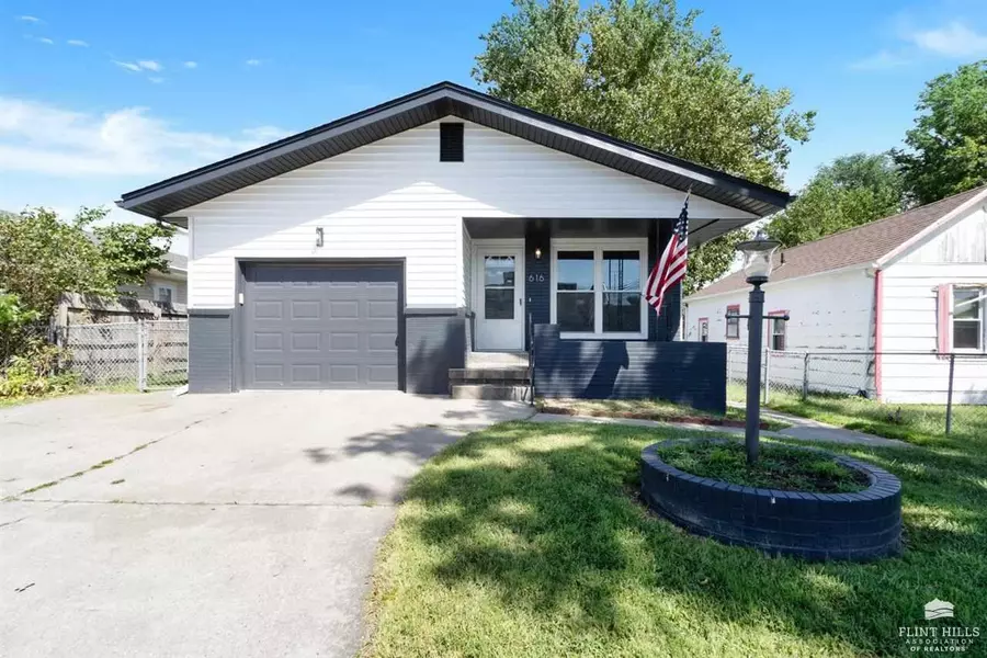 616 W 7th ST, Junction City, KS 66441