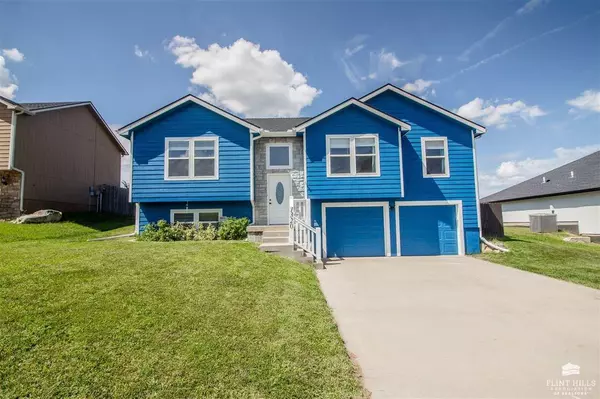 Junction City, KS 66441,1320 Sutterwoods RD