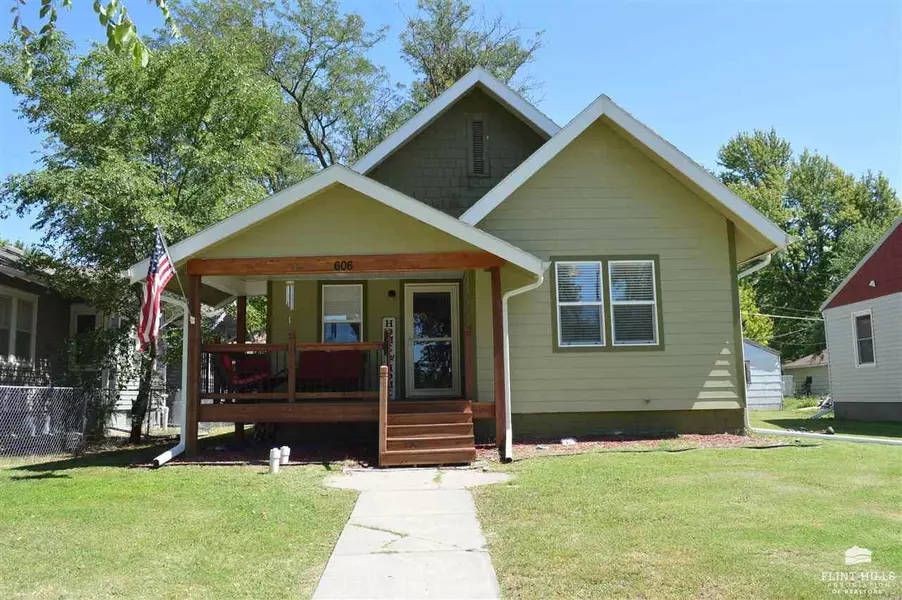 606 S Broadway ST, Herington, KS 67449