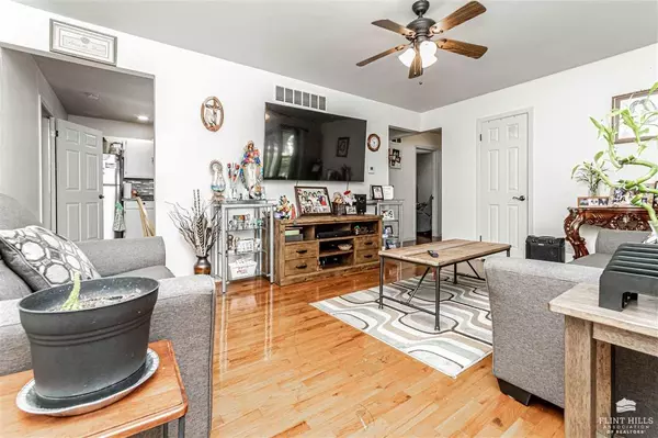 Junction City, KS 66441,517 Sheridan DR