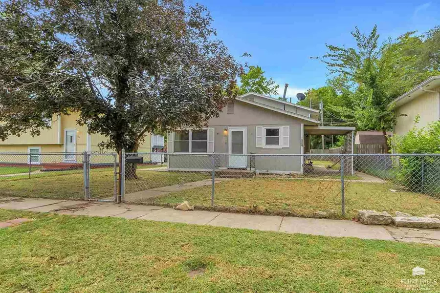 731 W 12th ST, Junction City, KS 66441