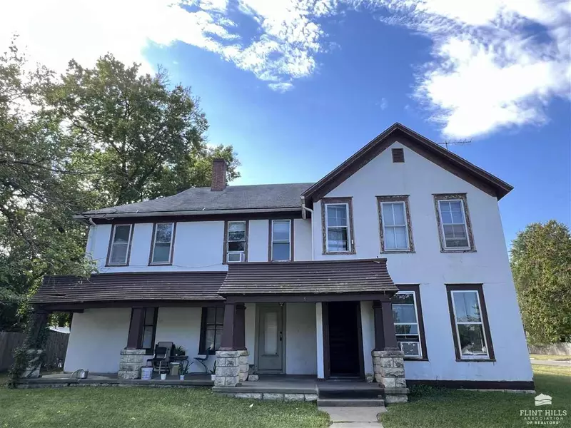 337 W 9th, Junction City, KS 66441