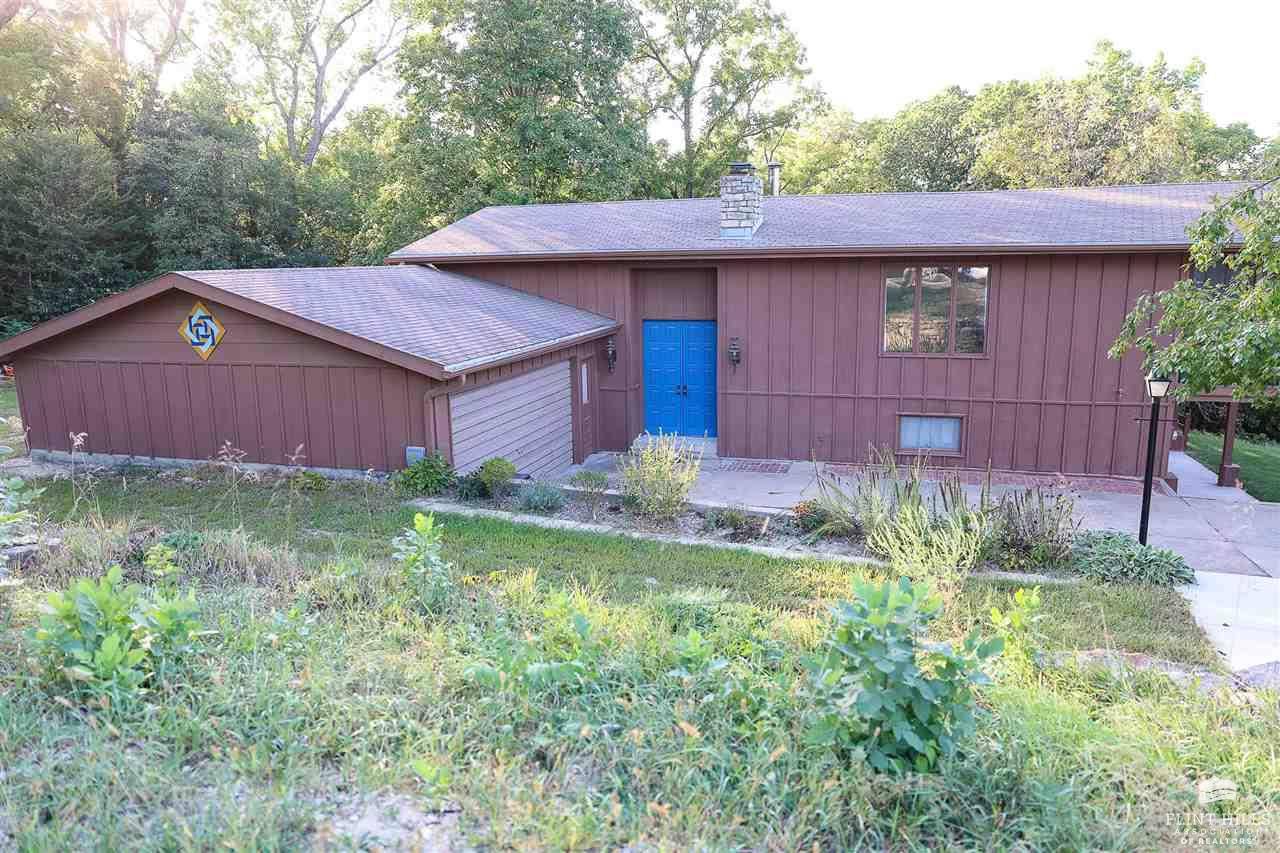 5515 Limestone CIR, Manhattan, KS 66503