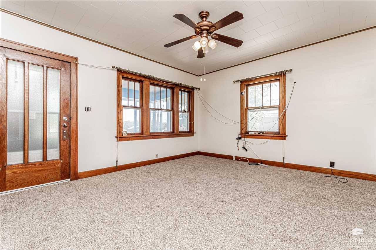 Herington, KS 67449,1015 W Walnut ST