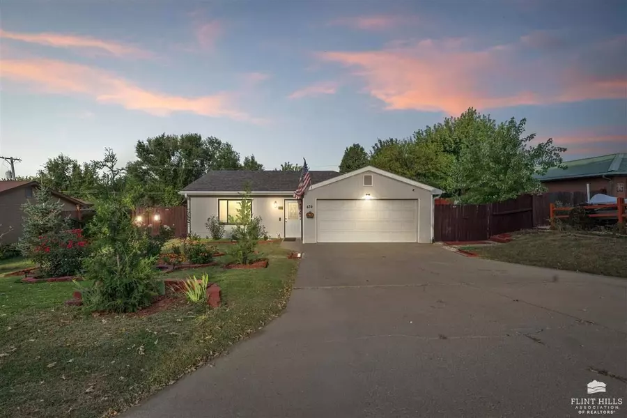 434 Clydesdale DR, Ogden, KS 66517