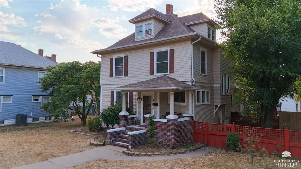 Clay Center, KS 67432,1121 5th Street