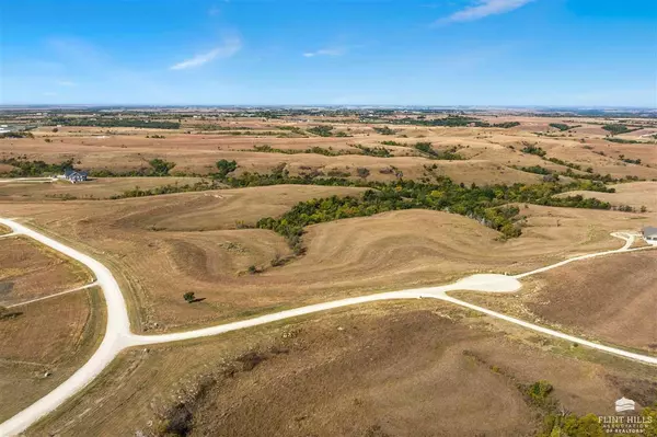 00000 Thomas Wiard RD, Manhattan, KS 66503