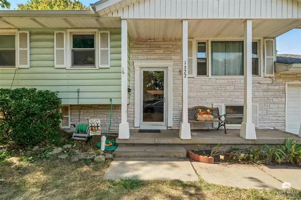 Junction City, KS 66441,1322 Summit ST