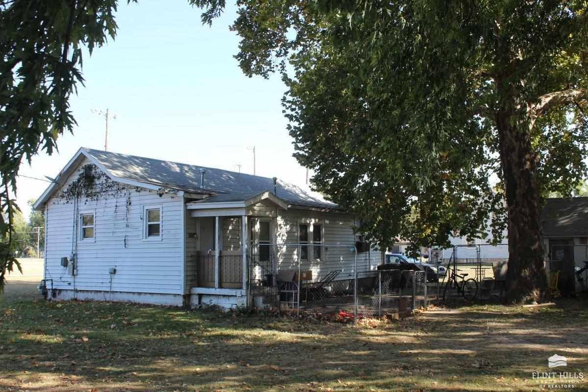 Ogden, KS 66517,204 Linden ST