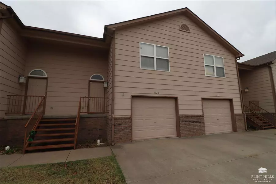 1120 Country Club LN, Junction City, KS 66441