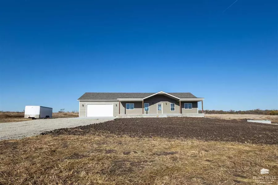 16658 Fostoria RD, Westmoreland, KS 66549