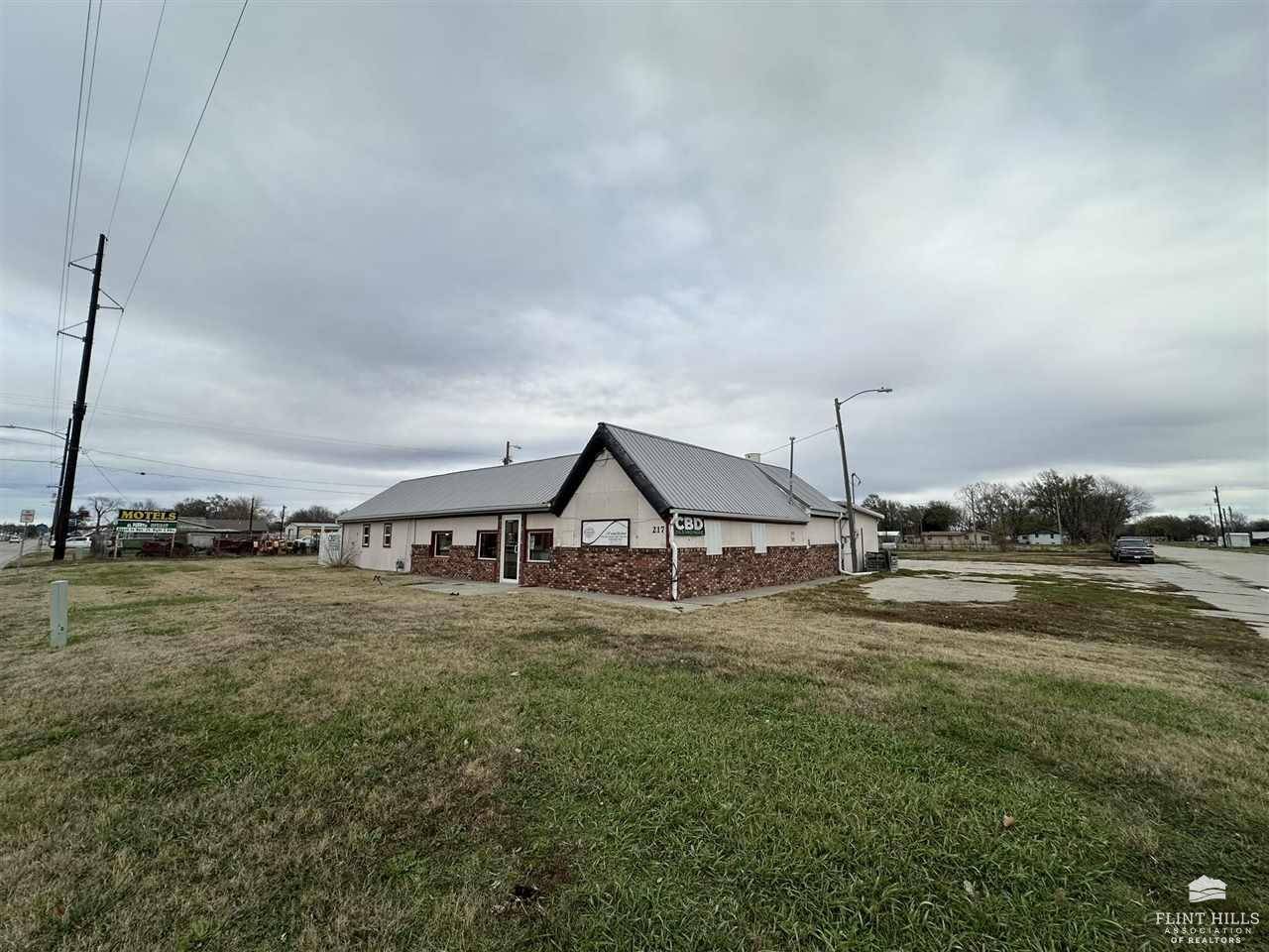 Clay Center, KS 67432,217 S 6th ST
