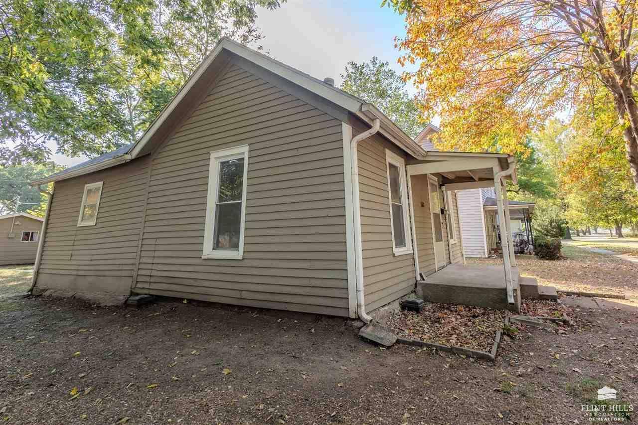 Wamego, KS 66547,612 Maple ST