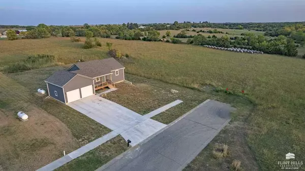 Riley, KS 66531,210 Bird Dog DR