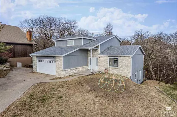 Junction City, KS 66441,720 Sunshine CT