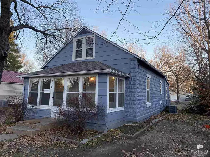 710 Locust ST, Wamego, KS 66547