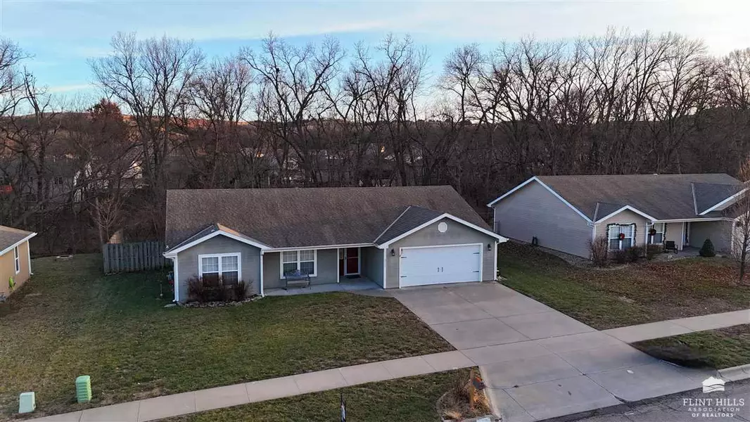 317 Stone DR, Manhattan, KS 66503