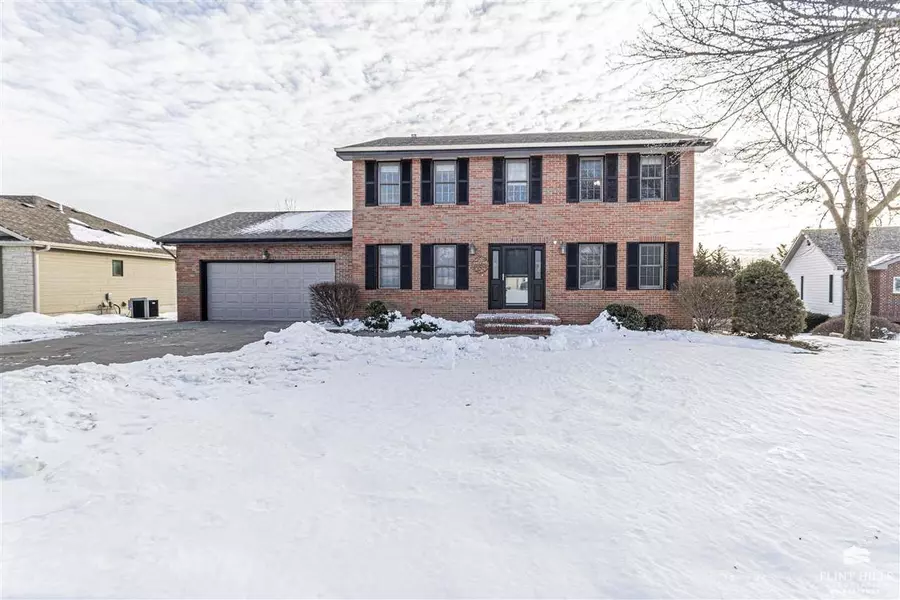 411 Redbud DR, Junction City, KS 66441