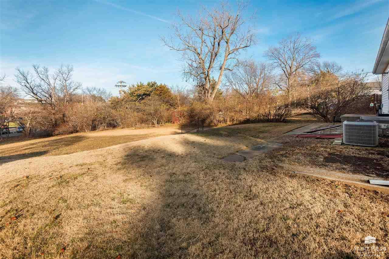 Manhattan, KS 66502,2222 Cedar Acres