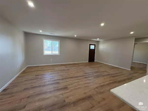 Alma, KS 66401,323 Grand AVE