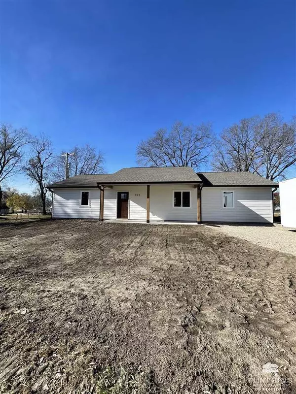 Alma, KS 66401,323 Grand AVE