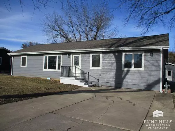 Council Grove, KS 66846,142 Lakeside DR