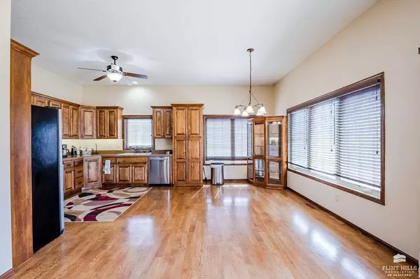 Manhattan, KS 66502,4104 Eagle Valley DR