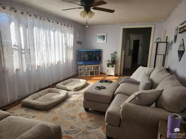 Herington, KS 67449,11 S F