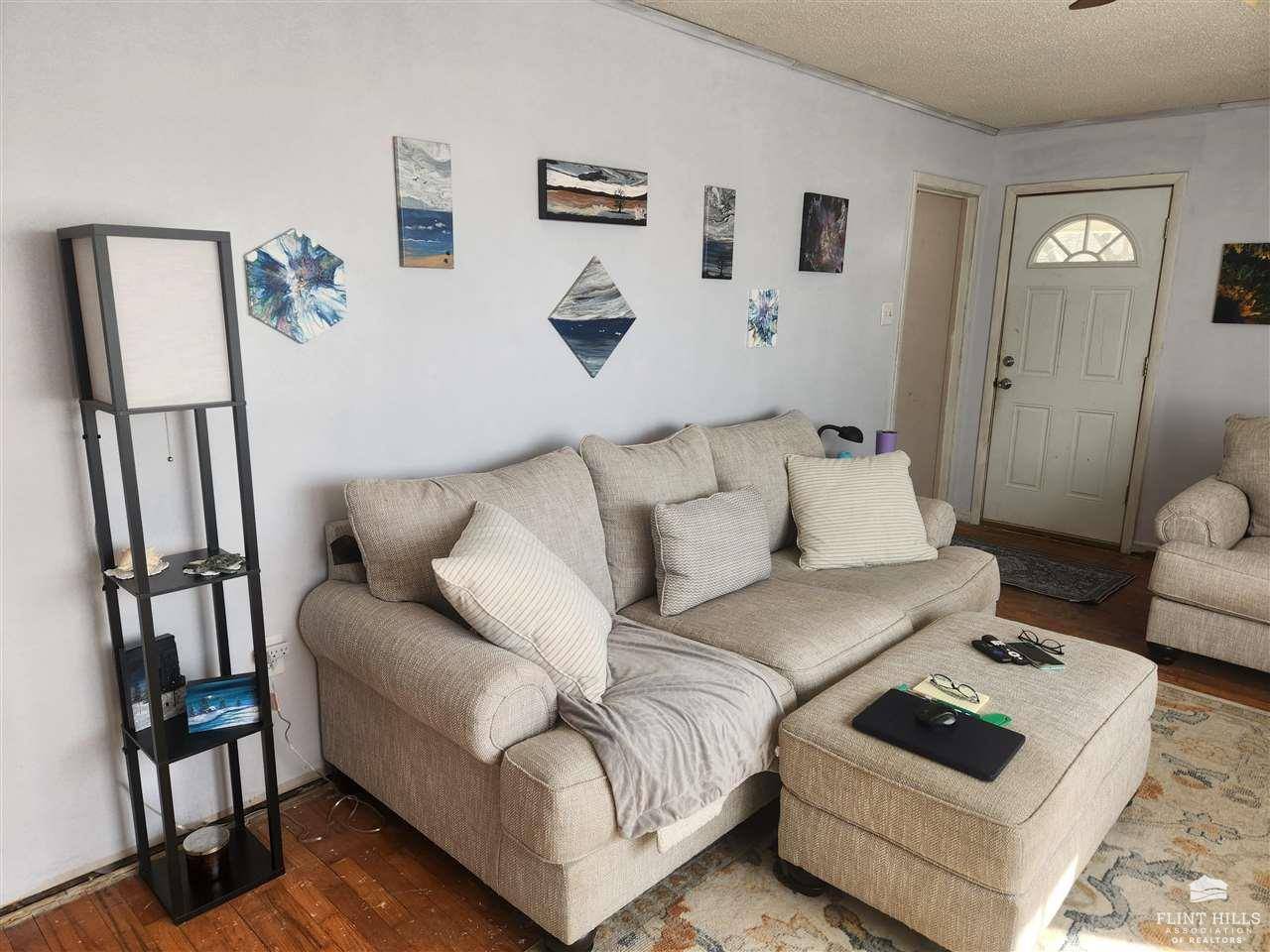 Herington, KS 67449,11 S F