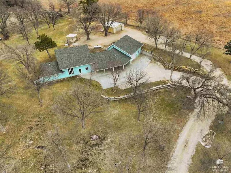 26975 Oregon Trail Rd, St. Marys, KS 66536