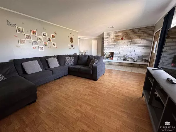 Bennington, KS 67422,502 N Putnam